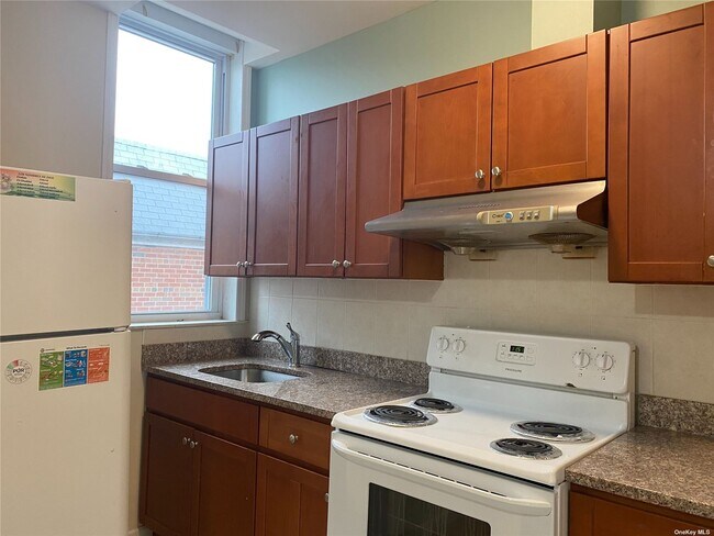 Building Photo - 61-12-61164 164th St