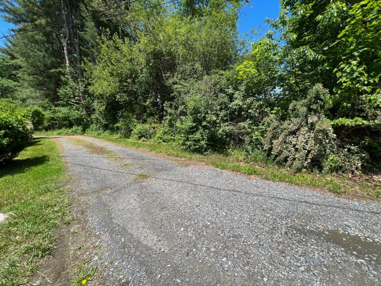 Building Photo - 1411 Dunnsville Rd