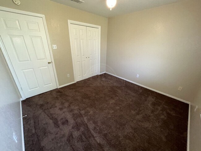Building Photo - 3816 Sawtooth Dr