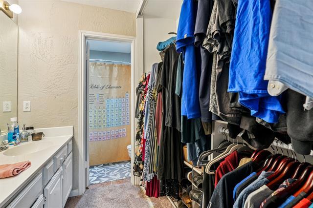 Building Photo - 1610 Brentwood Dr