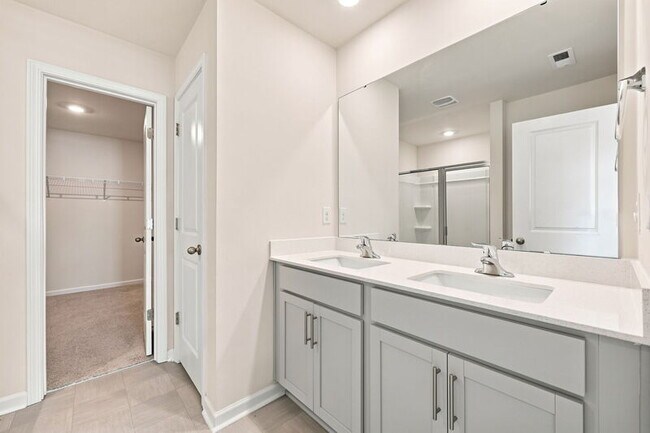 Building Photo - 2509 Summersby Dr