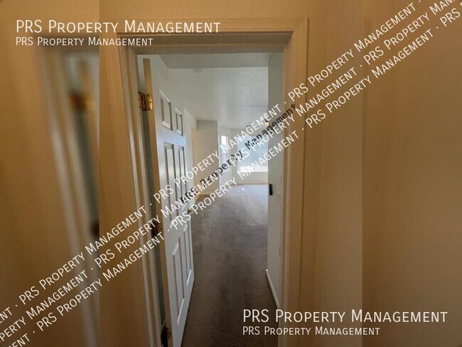 Building Photo - 4135 E Bellerive Dr
