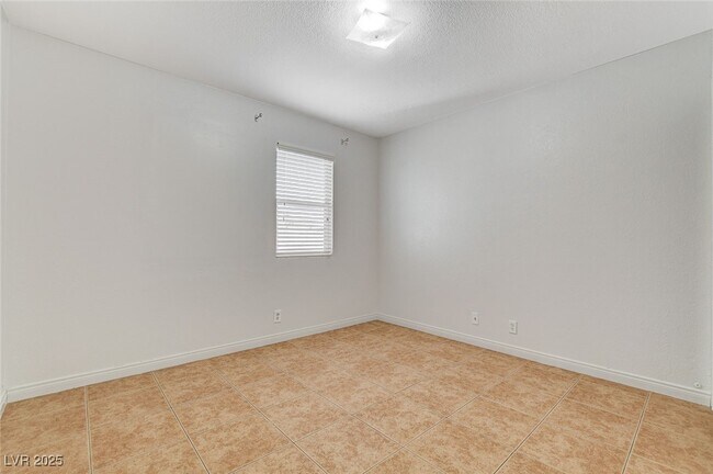 Building Photo - 5813 W Balzar Ave