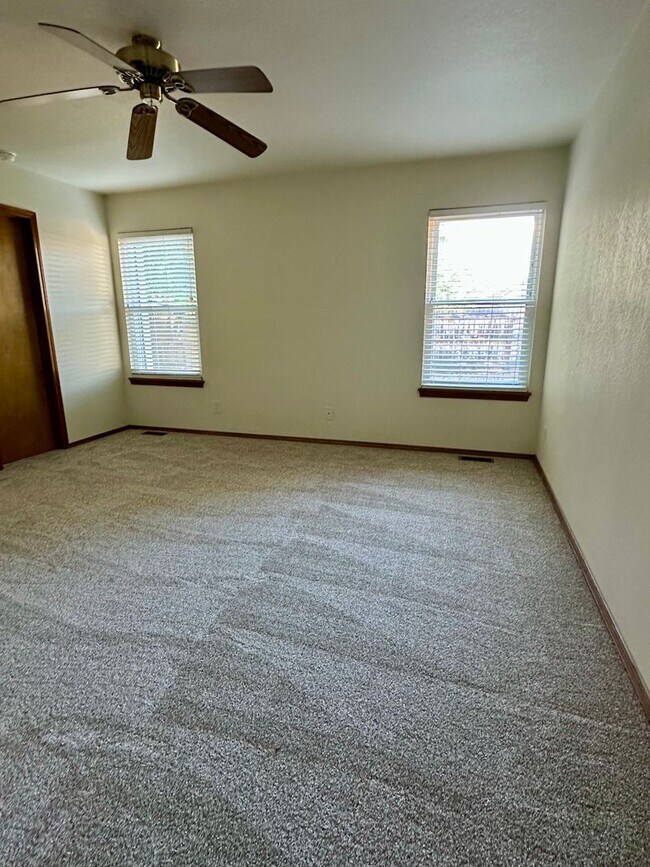 Building Photo - BEAUTIFULLY UPDATED 3BD HOME NEAR FORT CARSON