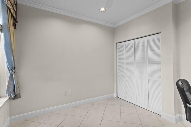Building Photo - 6576 Villa Sonrisa Dr