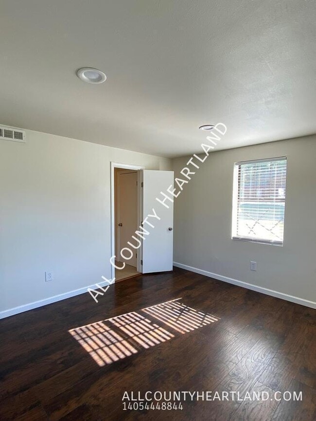 Building Photo - 1401 N Independence Ave