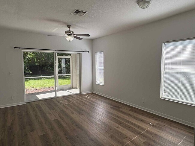 Building Photo - **Coming Soon** 2/2.5 Townhomes for Rent in Fort Myers