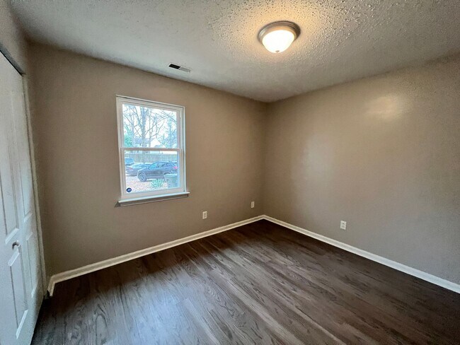 Building Photo - Four bedroom home in Norfolk - Beautiful Backyard