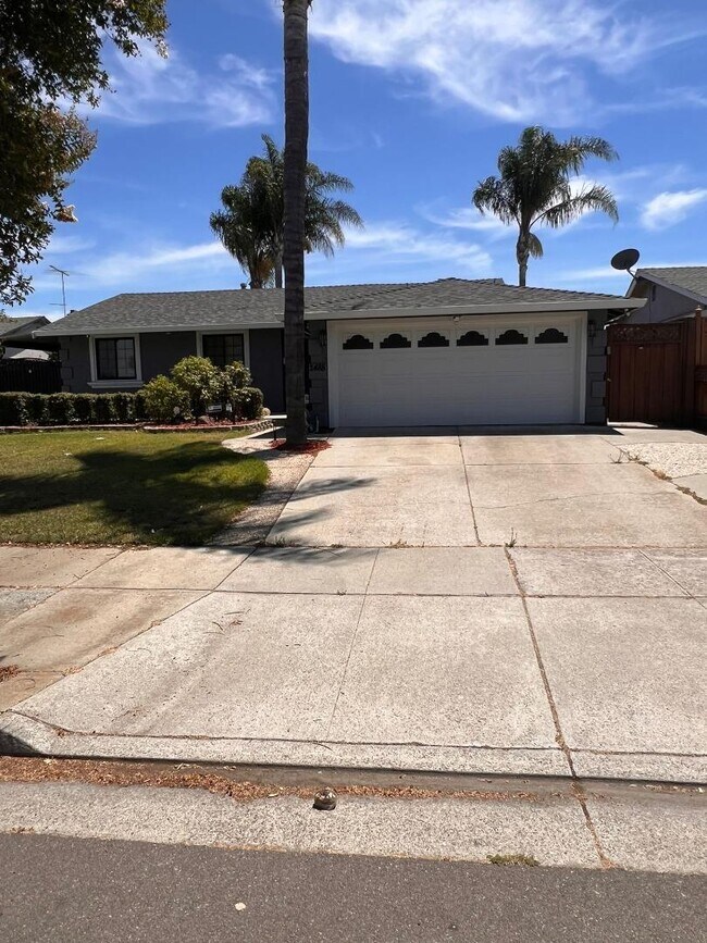 Building Photo - 2488 Shilshone Cir