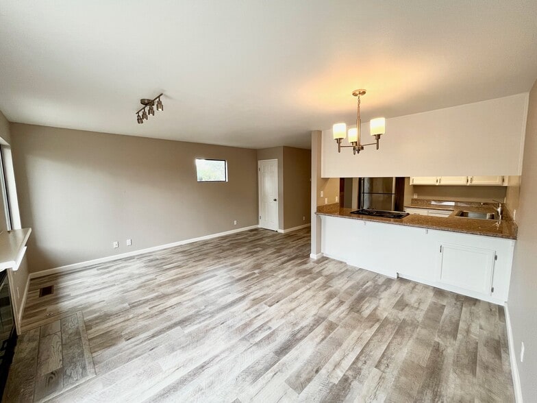 Building Photo - 837 Maria Ln