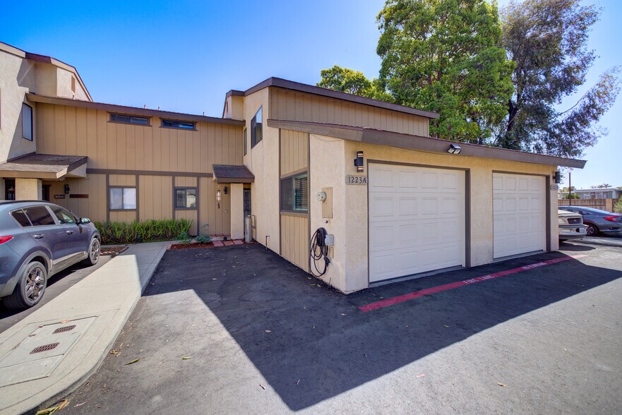 Building Photo - 1223 Farroll Ave