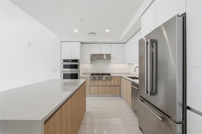 Building Photo - 400 Central Ave