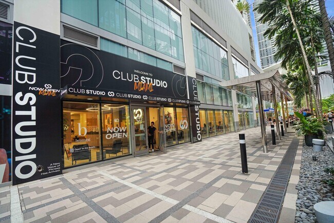 Building Photo - 851 NE 1st Ave