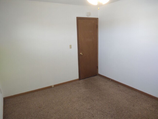 Building Photo - SW 413/415 Milan