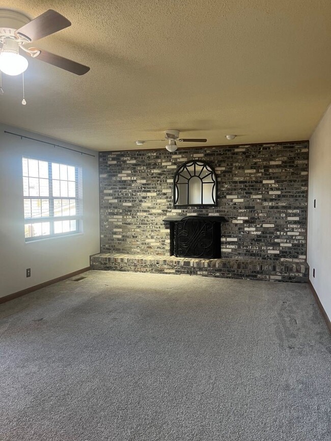 Building Photo - 4 BDRM/2.5BA Home available in Bexhill Sub...