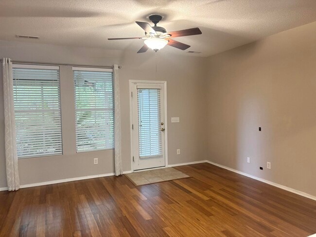 Building Photo - 112 Olde Towne Way