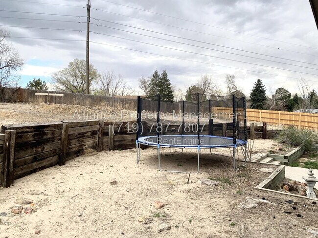 Building Photo - 2168 Wildwood Dr