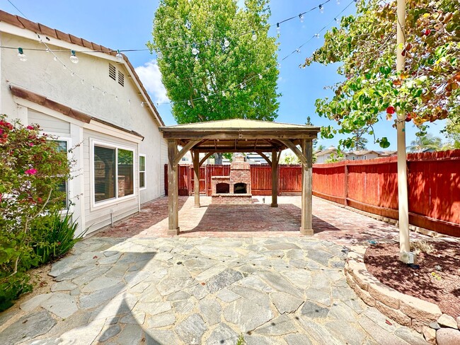 Building Photo - Wonderful Single-Story Home on Spacious Corner Lot with Privately Fenced Yard Space & Attached-Tw...