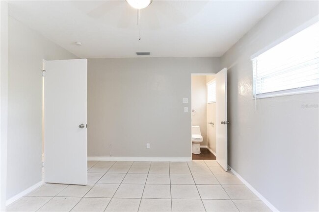 Building Photo - 3828 Neptune Dr SE