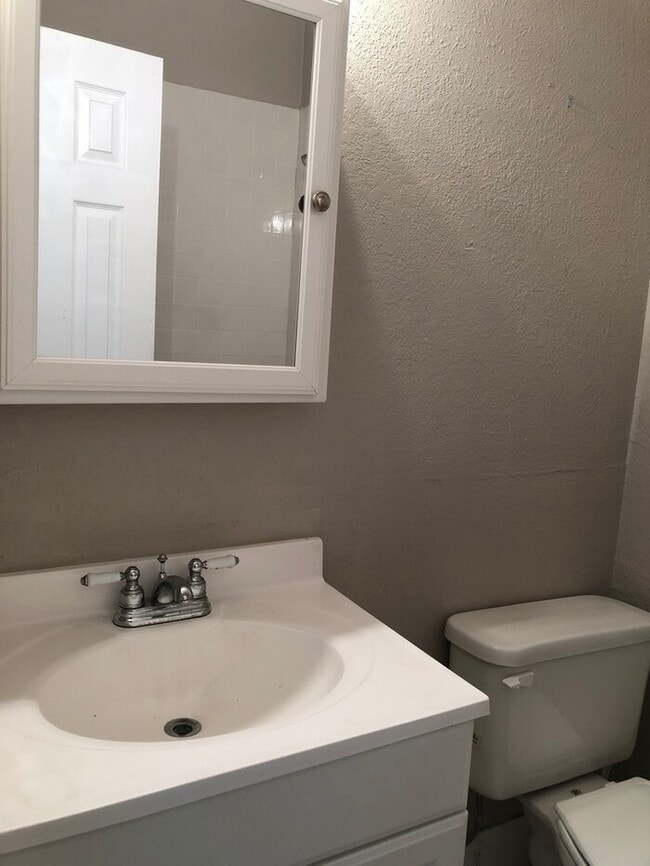 Building Photo - ** Move in Special $500 off your first months rent** WONDERFUL 4 Bedroom/3 Bathroom Home in the M...