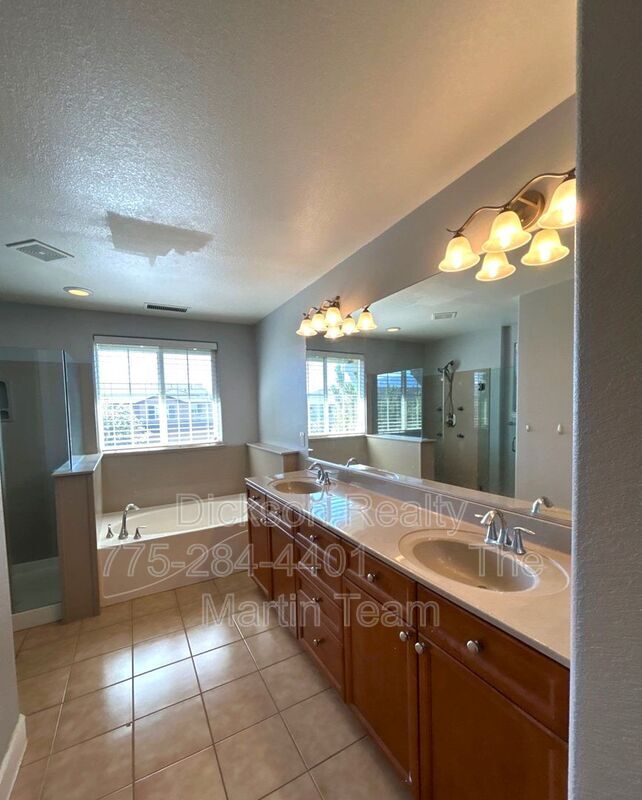 Building Photo - 2065 Long Hollow Dr