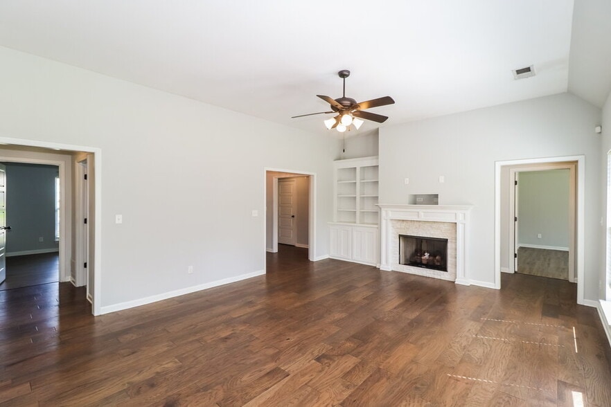 Building Photo - 3811 Dawnwood Cir W