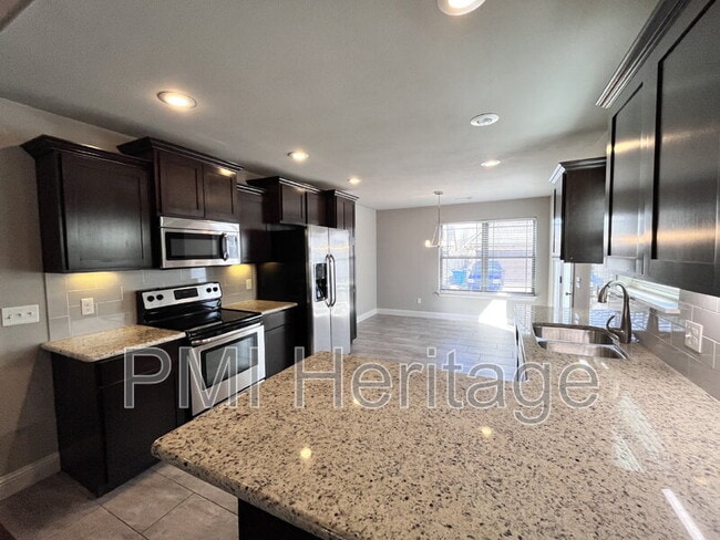 Building Photo - 3214 SW Stonepoint Ave