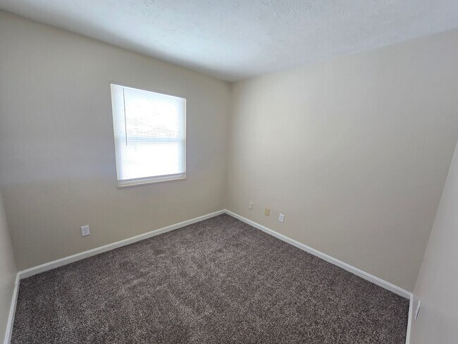 Building Photo - Nice, Recently Renovated, 3 Bedrooms, 1 Bath, Brick Ranch Home available Now! Located on a Cul de...