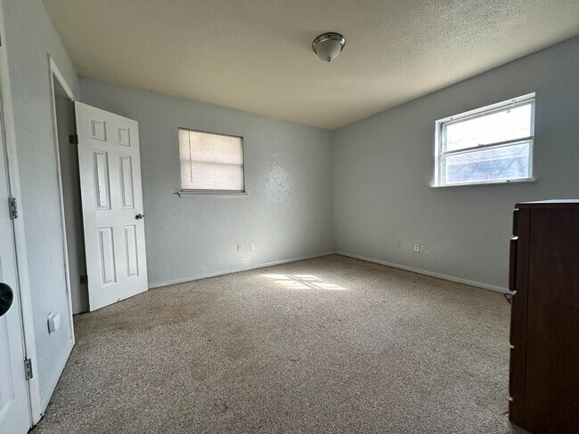 Building Photo - 860 S Scott St