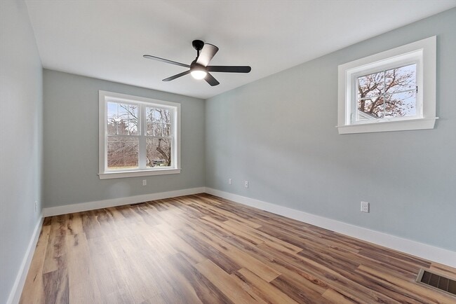 Building Photo - 18 Buttonwood Pl