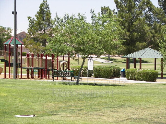 Building Photo - 1471 E Park Ave