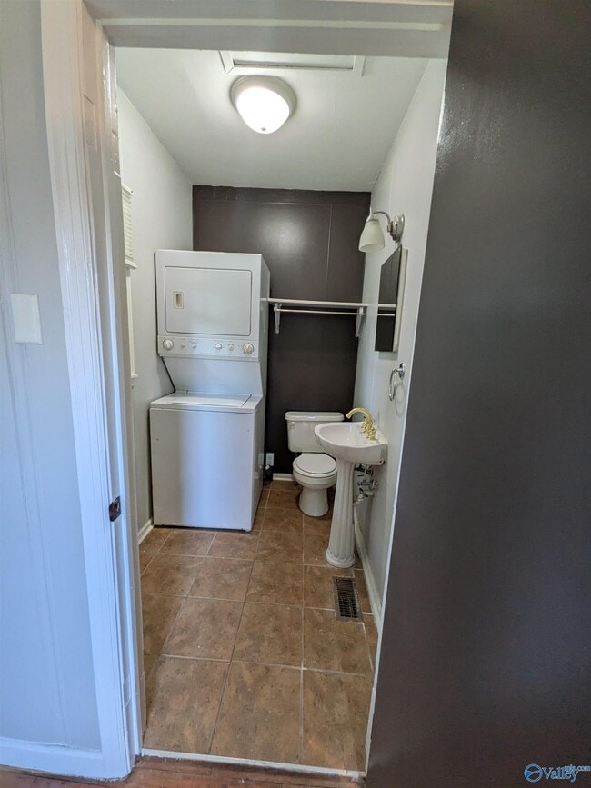 Building Photo - 2404 Whitesburg Dr
