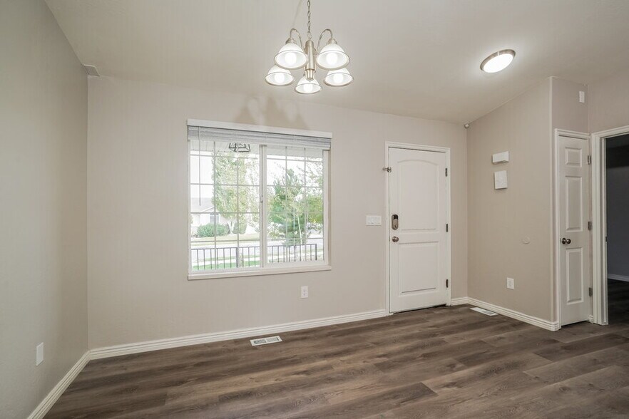 Building Photo - 14122 Rosaleen Ln