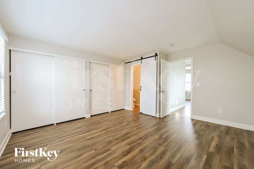 Building Photo - 4950 N Foxtail Dr