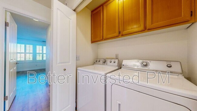 Building Photo - 526 Emily Rose Cir