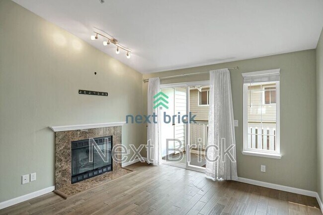 Building Photo - 901 Sunset Blvd NE