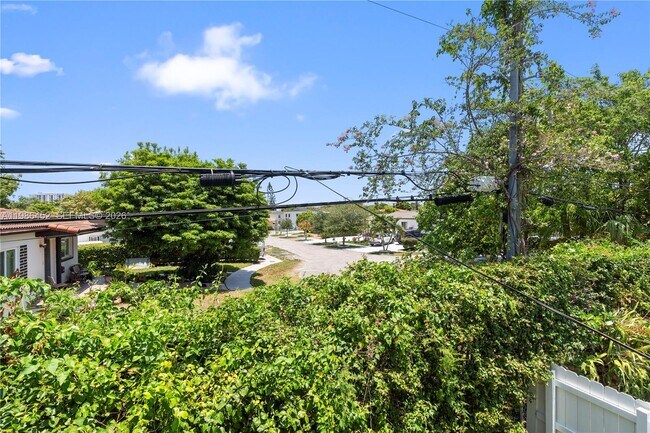 Building Photo - 3597 SW 17th St