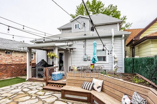 Building Photo - 1547 Hoyt Ave