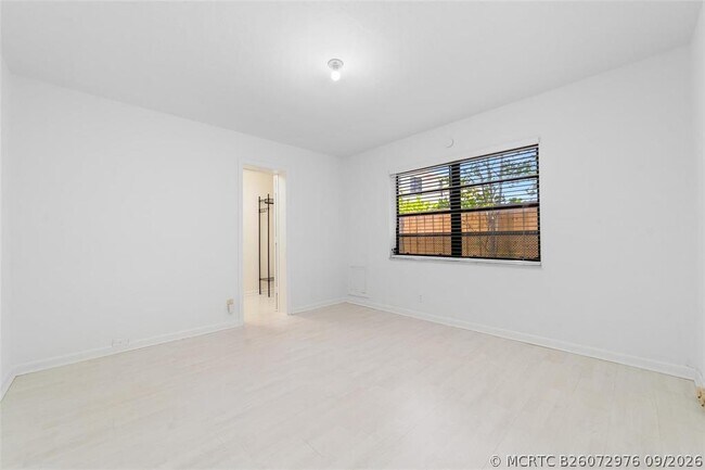 Building Photo - 1273 NE 37th St