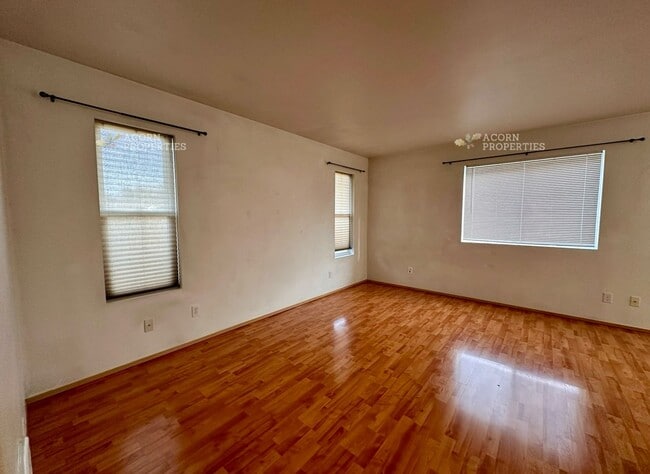 Building Photo - 402 Meadow Ct NW