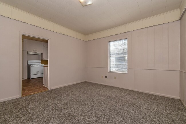 Building Photo - 3715 Eutopia St