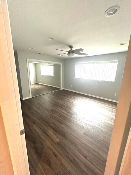 Main Bedroom - 24433 Park St