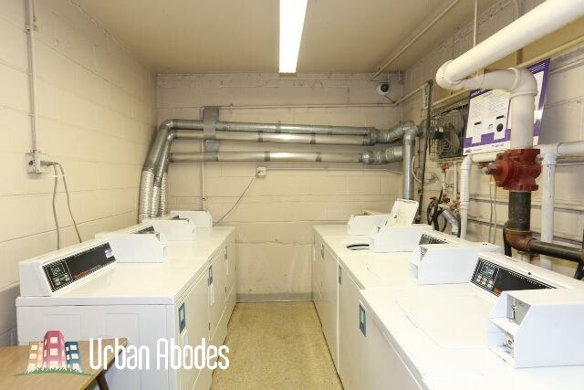 Building Photo - 648 W Wrightwood Ave