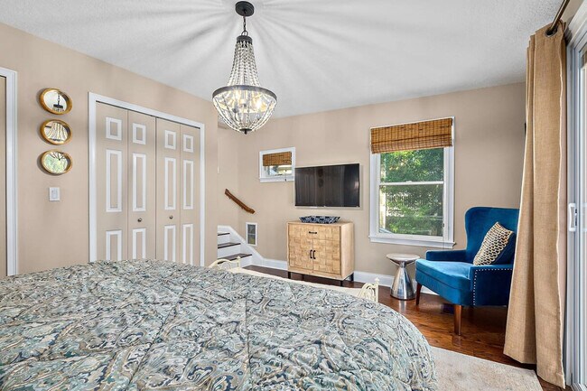 Building Photo - 27 Desoto Pl