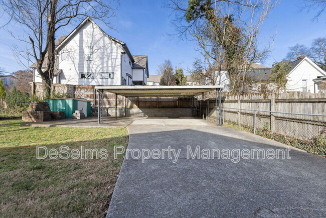 Building Photo - 922 Wedgewood Ave