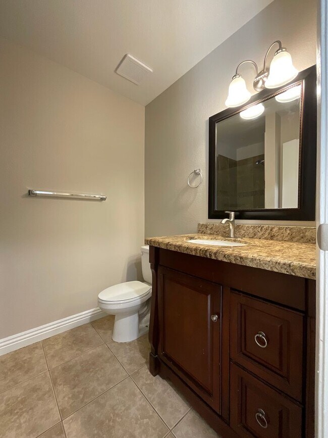 Building Photo - Single story home, 3br, 2bath, 1cg