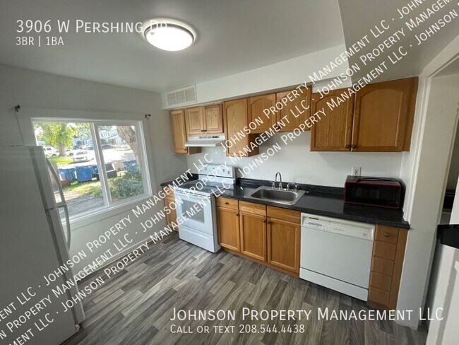 Building Photo - 3906 Pershing Dr
