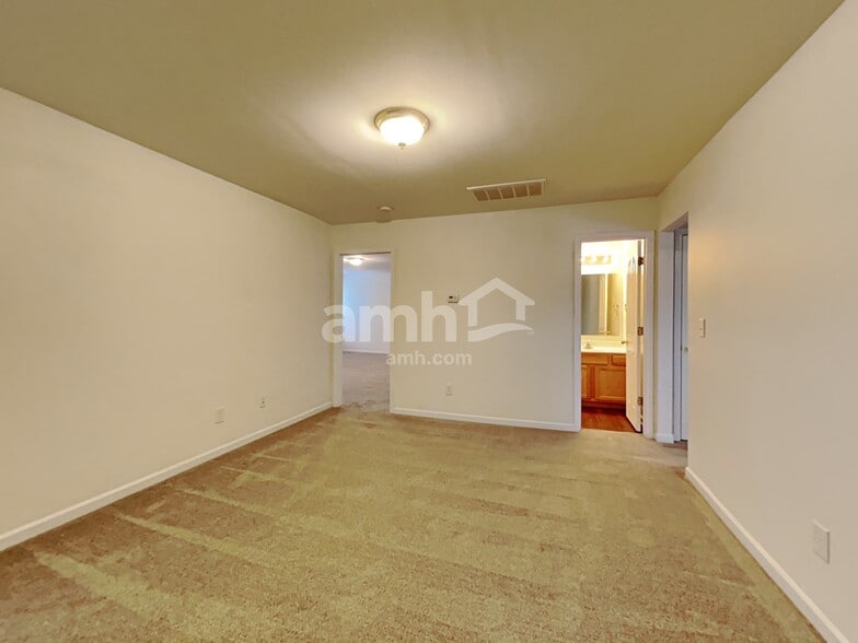 Building Photo - 201 Flanders Dr