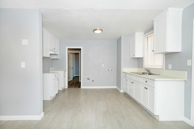 Building Photo - 14006 Chadron Ave