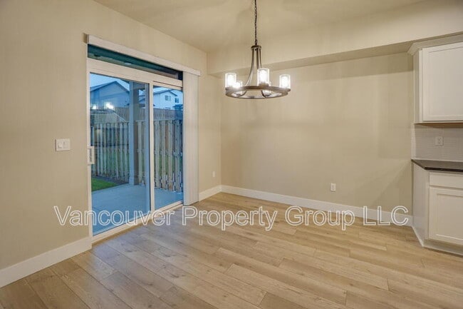 Building Photo - 2217 E Juniper Cir